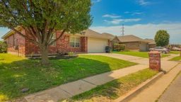 7913 Frye Ln, Moore